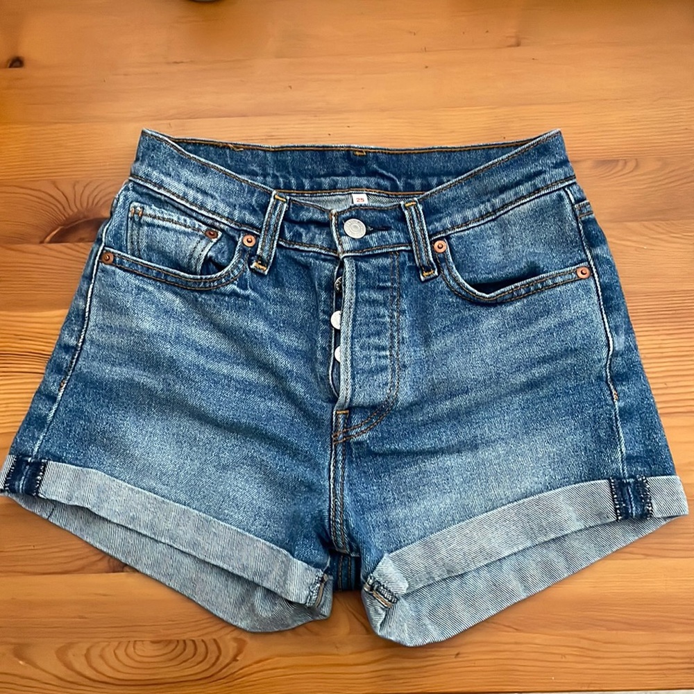 Levi’s Wedgie Fit Jean Shorts!